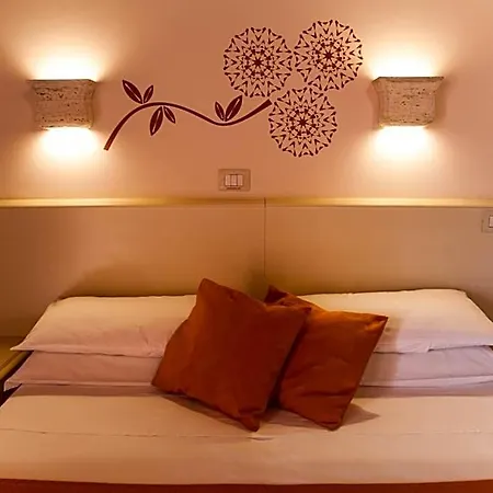 فندق Domus Romulea 3*
