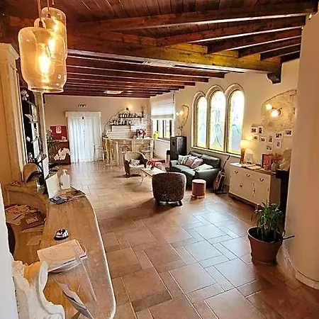 Domus Romulea فندق 3*